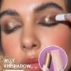 sheglam عصا ظلال العيون الكريستالية متعددة الاستخدامات بلون فضي لامع لامع يدوم طويلاً وذو صبغة عالية علامة تجارية جمال مكياج ميكب مستحضرات تجميل للنساء الفتيات مثالي لفصل الصيف الربيع مثالي ل y2k أزياء أنيقة عيد الأم هدية حفلة جاهز أفضل لون 13