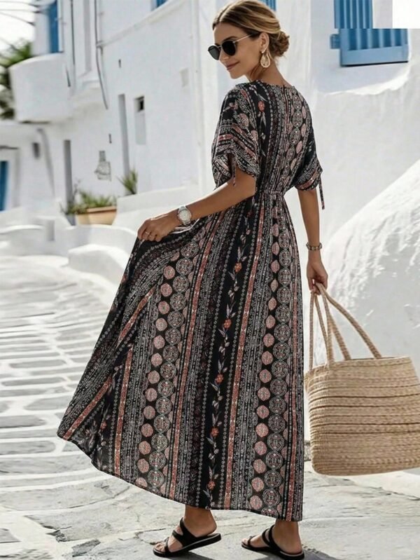 shein holidaya فستان متوسط الطول مطبوع بياقة على شكل حرف v مع خصر مطوي 2