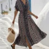 shein holidaya فستان متوسط الطول مطبوع بياقة على شكل حرف v مع خصر مطوي 5