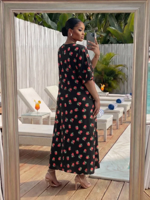 shein lady curve فستان كاجوال قصير الأكمام بياقة على شكل حرف v مزخرف بالزهور للمرأة ذات الحجم الكبير 2