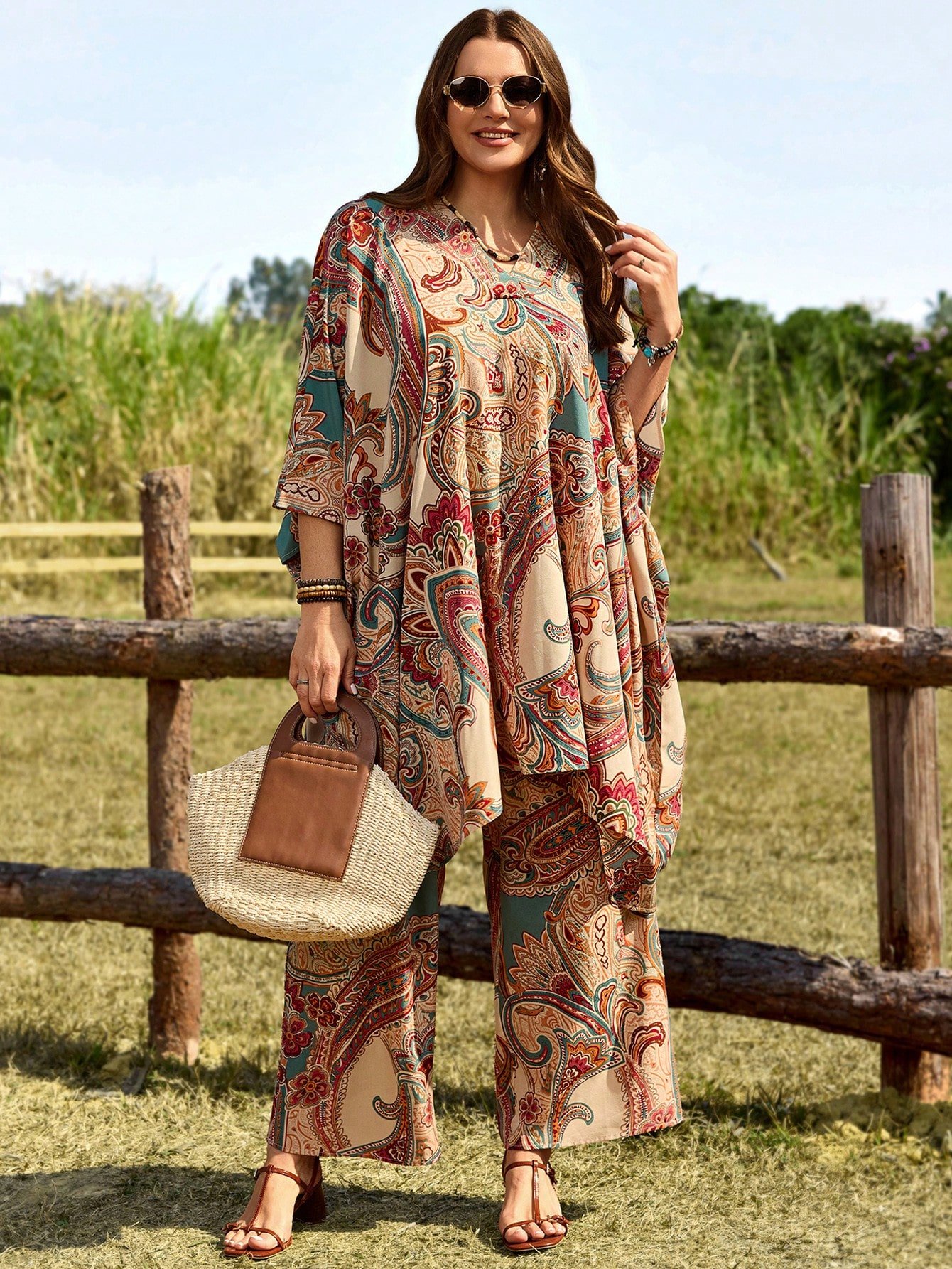emery rose مجموعة قطعتين كاجوال للعطلات، ملابس علوية بأكمام خفافيش مطبوعة بطبعة البيزلي وبنطلون مقاس كبير 9