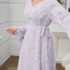 yasmyna فستان أنيق بلون أحادي الرقبة على شكل حرف v مع ربطة مزدوجة الجانب وأكمام واسعة مفتوحة 4