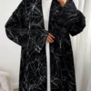 عباءة أنيقة طويلة الأكمام من الجاكار ملابس خارجية للنساء في الصيف للعطلات باللون الأسود للربيع 8