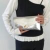 حقيبة كلاتش فاخرة ذات غلاف جديدة لربيع 2026، حقيبة أنيقة للحفلات ذات إبزيم معدني بسيط وعملي، حقيبة يد نسائية ذات سعة كبيرة بلون أحادي 12