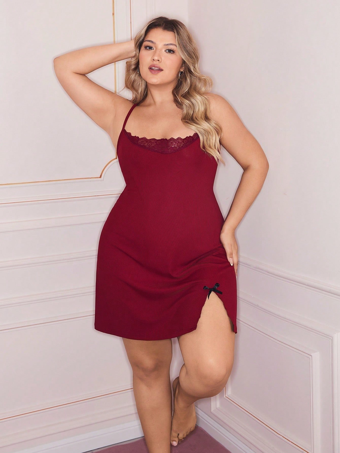 slumberry curve قميص نوم قصير مريح مزين بالدانتيل والربطة العنق، مقاس كبير، لون أحمر 4