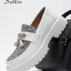 salkin أحذية رجالية جديدة من المصمم، موديل لوفرز سهل الارتداء، أحذية رسمية أنيقة للرجل مع زخرفة من الترتر والتصميم المزين بالشرابات. جلد علوي ناعم ومريح، قاعدة مانعة للانزلاق، أحذية كاجوال خفيفة الوزن. أحذية رسمية مناسبة للأعمال والحفلات والزفاف، مناسبة ل 12