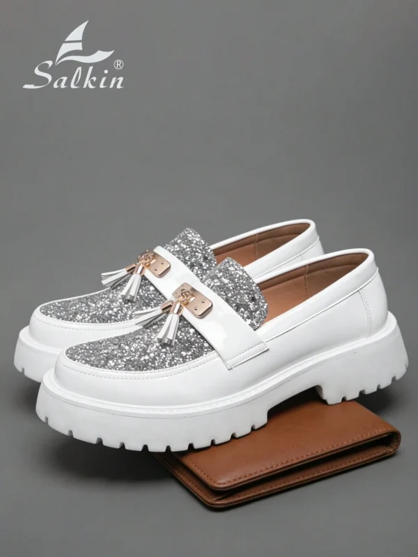salkin أحذية رجالية جديدة من المصمم، موديل لوفرز سهل الارتداء، أحذية رسمية أنيقة للرجل مع زخرفة من الترتر والتصميم المزين بالشرابات. جلد علوي ناعم ومريح، قاعدة مانعة للانزلاق، أحذية كاجوال خفيفة الوزن. أحذية رسمية مناسبة للأعمال والحفلات والزفاف، مناسبة ل 10