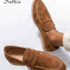 salkin أحذية لوفر رجالية فاخرة بلون كريمي موحد من الشمواه الصناعي، أحذية كاجوال بتصميم كلاسيكي فاخر بأسعار معقولة للحياة العصرية، موكاسين ناعم ومريح وقابل للتنفس مع نعل متين، أحذية اجتماعية أنيقة للرجل النبيل، متعددة الاستخدامات مع البدلات والطلاب في موسم 8