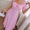 modelyn فستان صيفي قصير بأكمام قصيرة وياقة مربعة مزخرف بنقوش زهور صغيرة وشق، فساتين سهرة طويلة 2