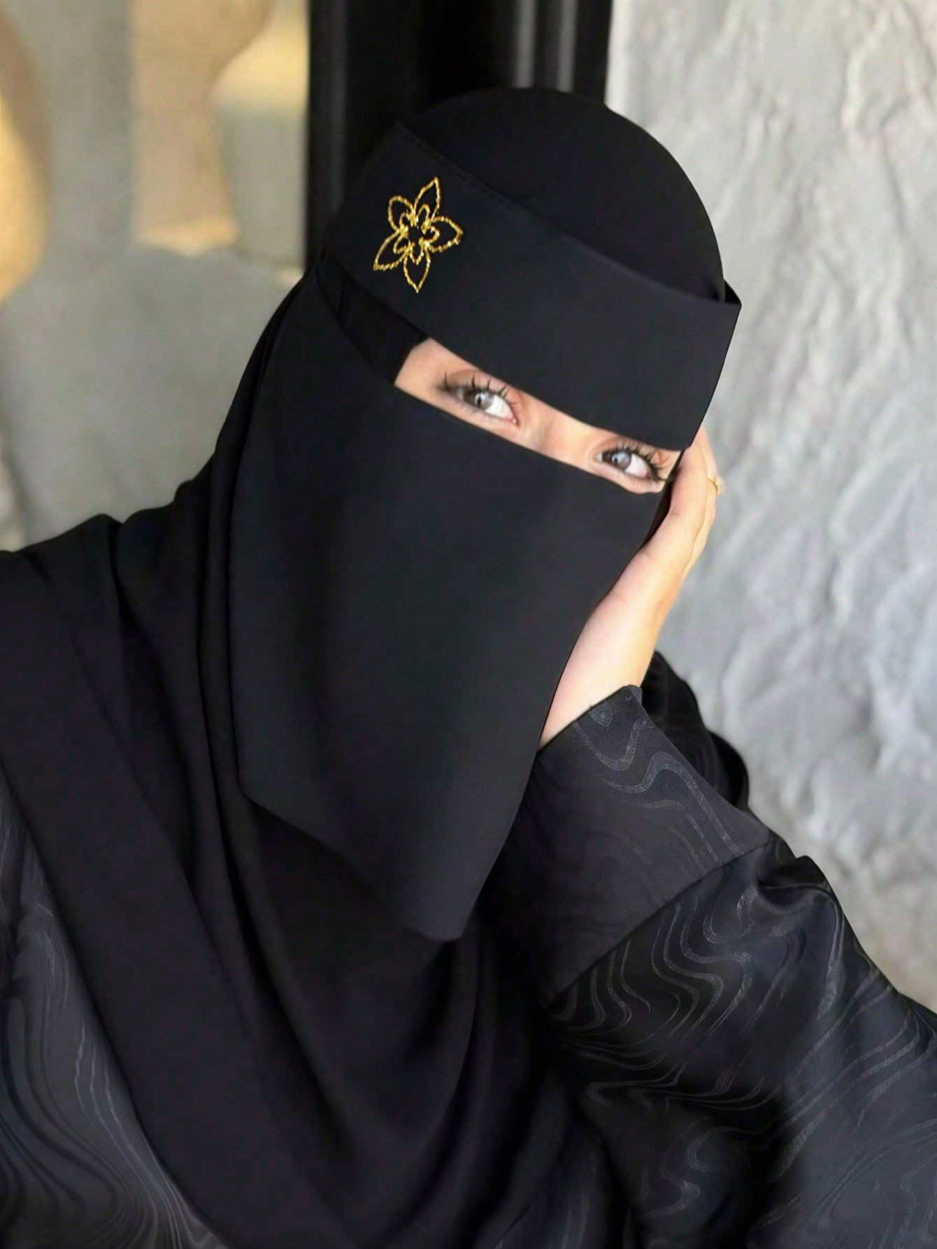 قطعة واحدة نقاب نسائي بلون أحادي مع فيونكة ذهبية مطبوعة بالزهور، وشاح رأس خفيف قابل للتنفس، أسود، للشاطئ والعطلات قطعة واحدة نقاب نسائي بلون أحادي مع فيونكة ذهبية مطبوعة بالزهور، وشاح رأس خفيف قابل للتنفس، أسود، للشاطئ والعطلات