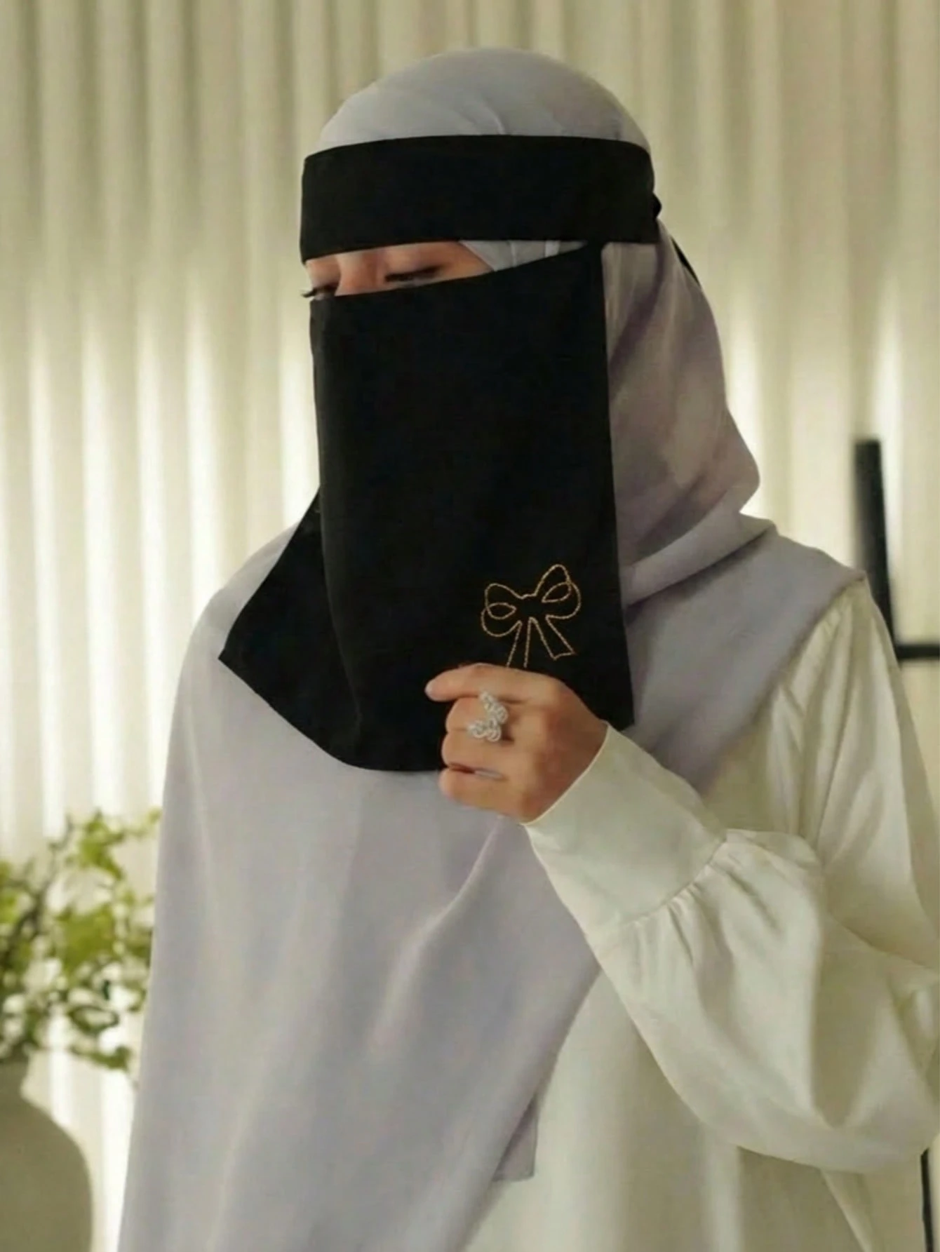قطعة واحدة نقاب نسائي بلون أحادي مع فيونكة ذهبية مطبوعة بالزهور، وشاح رأس خفيف قابل للتنفس، أسود، للشاطئ والعطلات 11