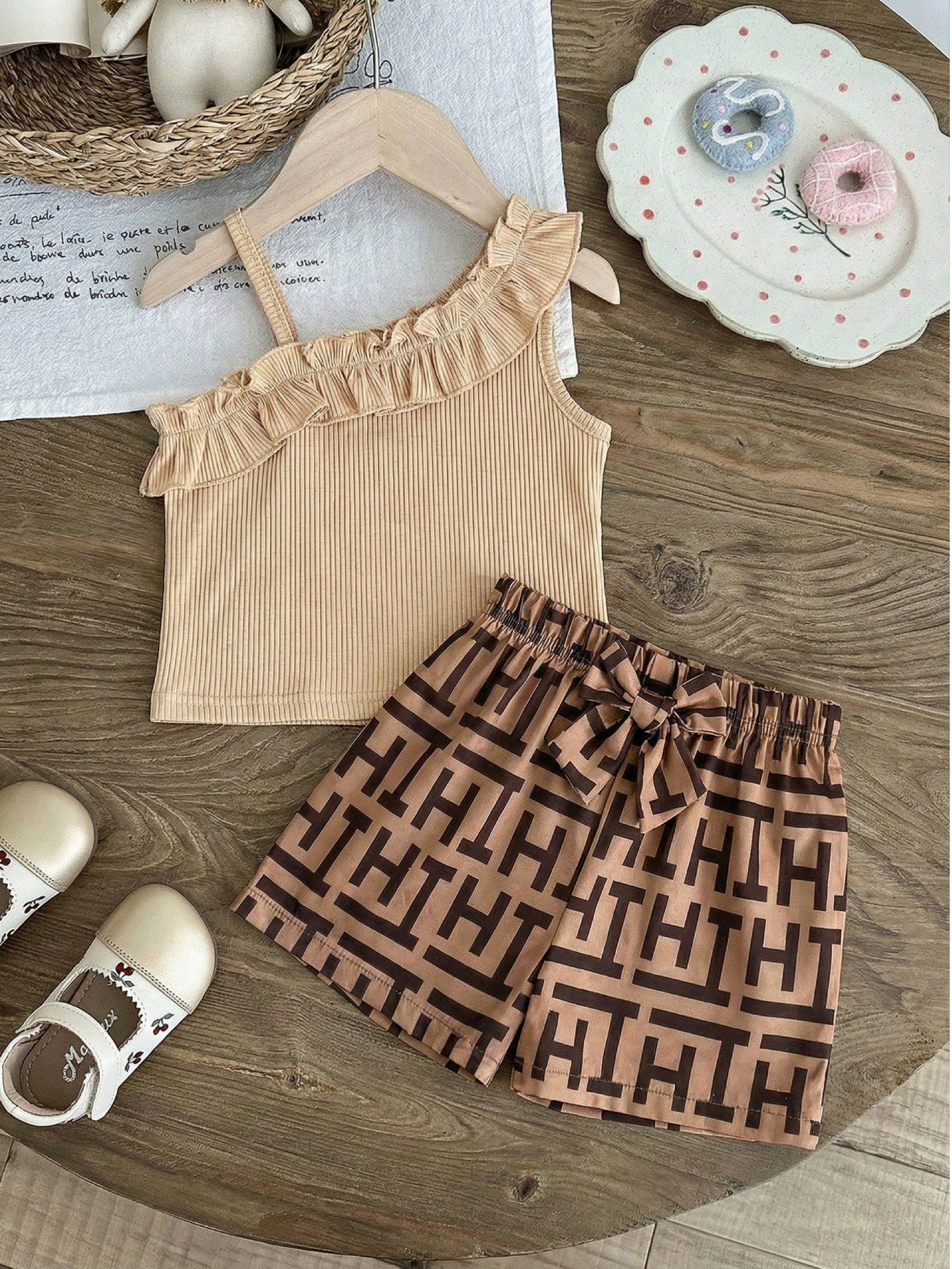 shein elladie kids ملابس صيفية كيوت للبنات الرضع من قطعتين، تتكون من ملابس علوية كتف واحد مزخرفة بالأزهار باللونين الوردي والأبيض، وشورت بخصر مطاطي، مناسبة لملابس عيد الميلاد 2