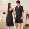 shein بيجامة رجالية كاجوال بياقة على شكل حرف v وسحاب نصفي وأكمام قصيرة وشورت، بتصميم فضفاض بلون واحد للارتداء المنزلي