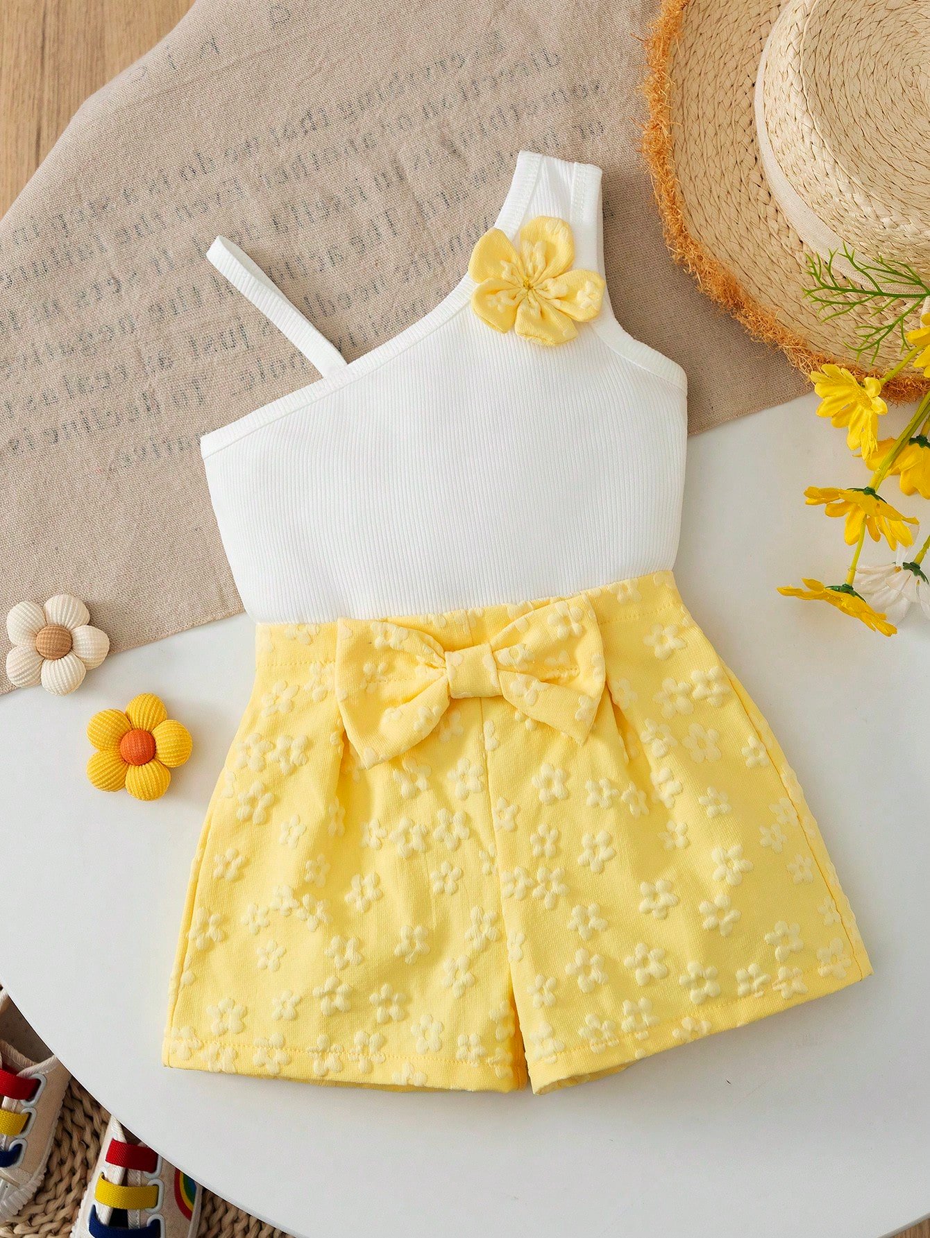 shein elladie kids ملابس صيفية كيوت للبنات الرضع من قطعتين، تتكون من ملابس علوية كتف واحد مزخرفة بالأزهار باللونين الوردي والأبيض، وشورت بخصر مطاطي، مناسبة لملابس عيد الميلاد 10