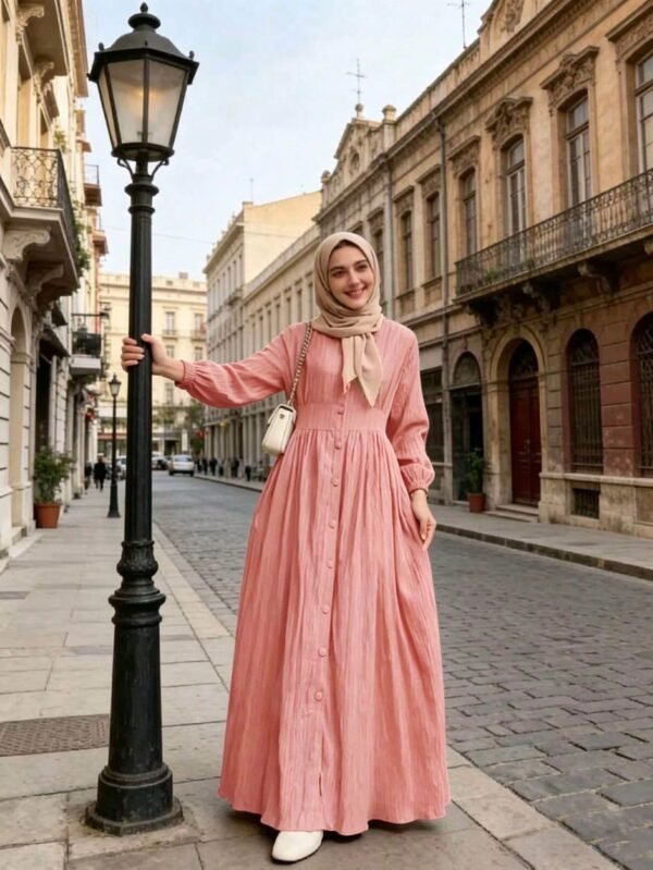 فساتين عربية طويلة الأكمام مطوية، تفاصيل أزرار، أكمام بيشوب ذات رقبة دائرية للربيع 2