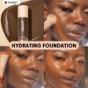 sheglam كريم أساس مرطب من skinfinite كريم أساس shell flawless dewy تغطية مرطبة إخفاء المسام غير المرئية كريم أساس سائل خفيف الوزن ناعم غير دهني كريم أساس الشتاء علامة تجارية جمال مكياج ميكب مستحضرات تجميل للنساء الفتيات مثالي لفصل الصيف الربيع مثالي ل y 31