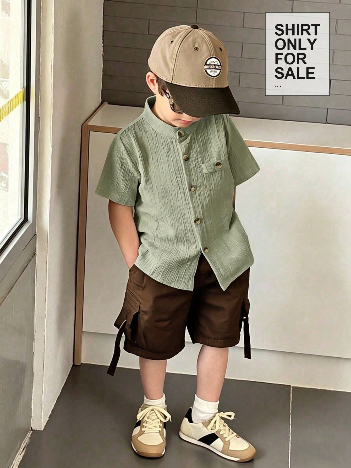 shein genkimix kids قميص كاجوال أحادي الصدر بأكمام قصيرة، لون سادة، للأولاد الصغار عمر 4 سنوات 5