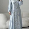 al najma فستان أنيق أزرق طويل الأكمام مع تطريز على الرقبة المربعة مقاس كبير 5