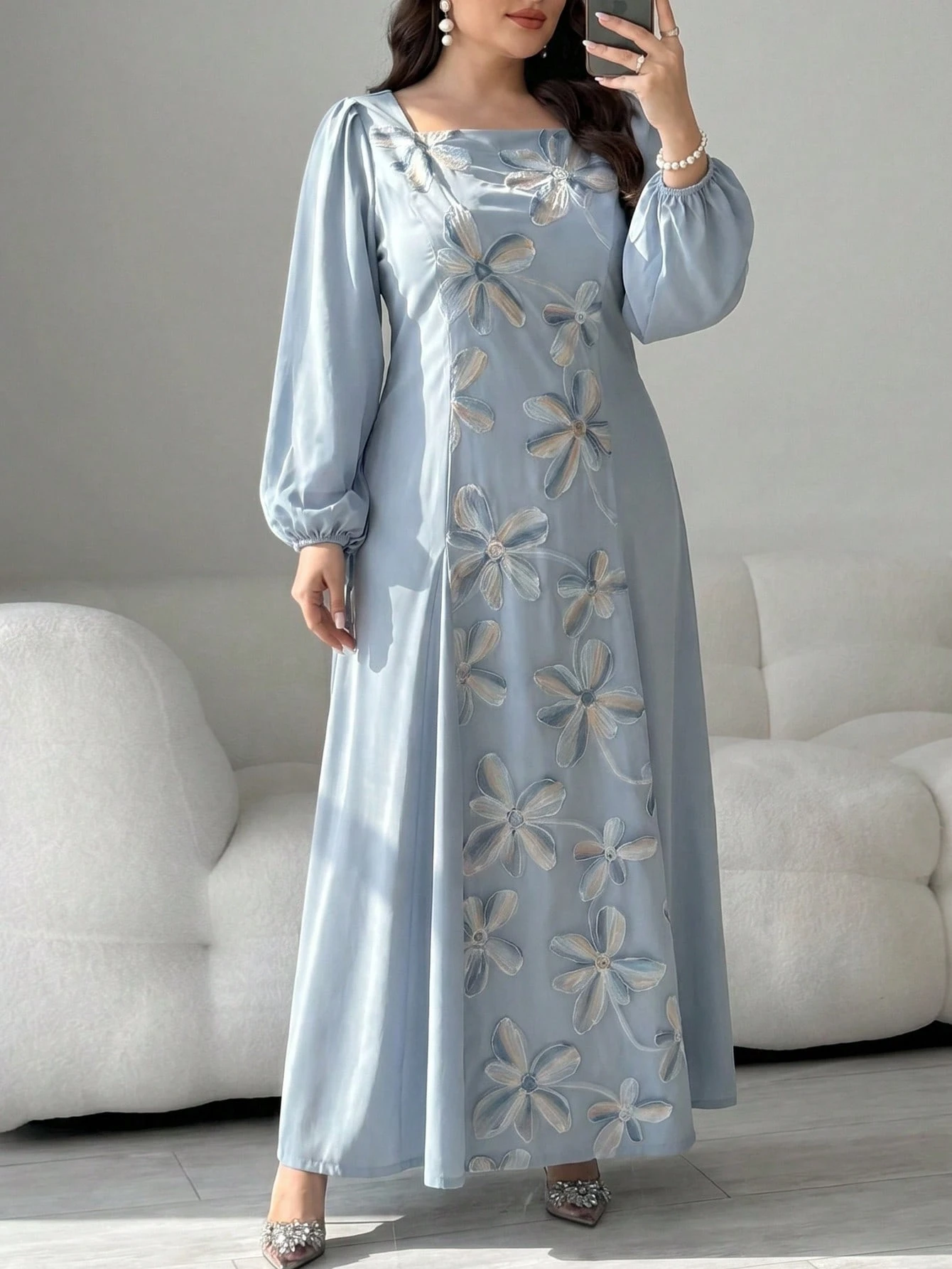 al najma فستان أنيق أزرق طويل الأكمام مع تطريز على الرقبة المربعة مقاس كبير 5