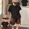 shein genkimix kids قميص كاجوال أحادي الصدر بأكمام قصيرة، لون سادة، للأولاد الصغار عمر 4 سنوات 1