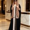 yasmyna مجموعة من قطعتين: حجاب + عباءة مفتوحة. طقم بأسلوب كارديجان بسيط وأنيق وعصري. yasmyna مجموعة من قطعتين: حجاب + عباءة مفتوحة. طقم بأسلوب كارديجان بسيط وأنيق وعصري.