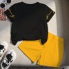 shein طقم بنطلون قصير وقميص أسود بياقة دائرية وطباعة شعار الملك للأطفال الرضع والصغار، إطلالة كاجوال 4