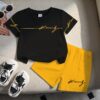 shein طقم بنطلون قصير وقميص أسود بياقة دائرية وطباعة شعار الملك للأطفال الرضع والصغار، إطلالة كاجوال 10