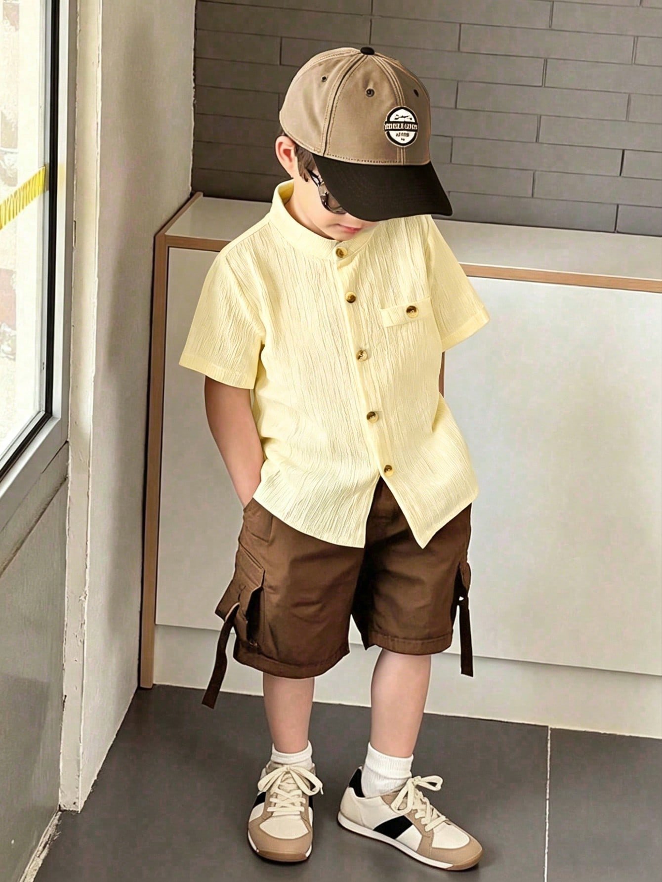 shein genkimix kids قميص كاجوال أحادي الصدر بأكمام قصيرة، لون سادة، للأولاد الصغار عمر 4 سنوات 11