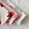 طقم بيجاما 2 قطعة لحديثي الولادة بأكمام طويلة بنقشة فراولة وزهور صغيرة متعددة الألوان باللون الوردي 11