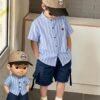 shein genkimix kids قميص كاجوال أحادي الصدر بأكمام قصيرة، لون سادة، للأولاد الصغار عمر 4 سنوات 2