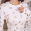 تي شيرت نسائي بطباعة رسومية 2026 الجديد، بطبعة دب جميل، بتصميم ضيق وأنيق، بيجامات ومابس منزلية نسائية، مناسبة للصيف والربيع، طراز y2k 4