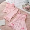 sweetslumber ملابس داخلية مثيرة بتصميم دانتيل زهري وقصات مفرغة وخصر منخفض g string، طقم بيجامة نسائي بأسلوب ins حلو مع كاميسول بفيونكة وألوان متباينة، فستان نوم بيبي دول نسائي بدون أكمام مع حواف مكشكشة متعددة الطبقات وزينة فيونكة لموسم العطلات 14