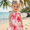 shein 1 قطعة فستان صيفي للبنات الصغيرات بألوان أبيض ووردي بتصميم كتل لونية، طراز منعش وحلو بطبعة زهرة الخبيزة، بحمالات رفيعة وكشكشة، قصة فضفاضة ومريحة، مناسب للخروجات اليومية والرحلات العادية وعطلات الشاطئ والتجمعات العائلية وجلسات التصوير 9