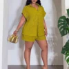 slaydiva طقم نسائي من قطعتين بمقاس كبير من قماش محبوك مرن ذو ملمس، يتضمن قميصاً أخضر فاتحاً سادة بياقة على شكل حرف v وأكمام قصيرة وأساور مطوية، بالإضافة إلى تي شيرت عادي وشورت ضيق، بتصميمات جديدة للربيع والصيف مناسبة لمهرجانات الموسيقى وعيد الفصح والأسلوب 4