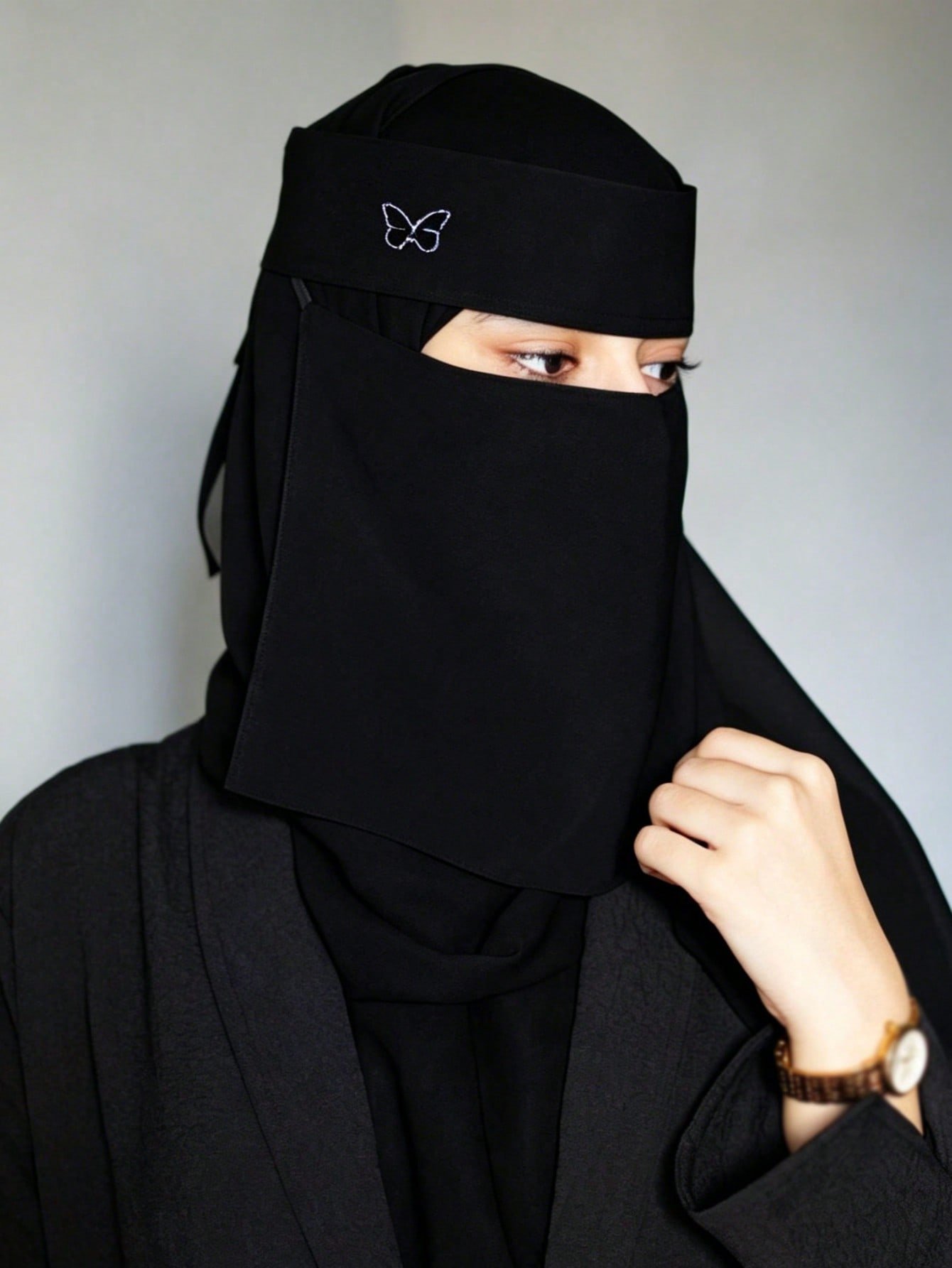قطعة واحدة نقاب نسائي بلون أحادي مع فيونكة ذهبية مطبوعة بالزهور، وشاح رأس خفيف قابل للتنفس، أسود، للشاطئ والعطلات 8